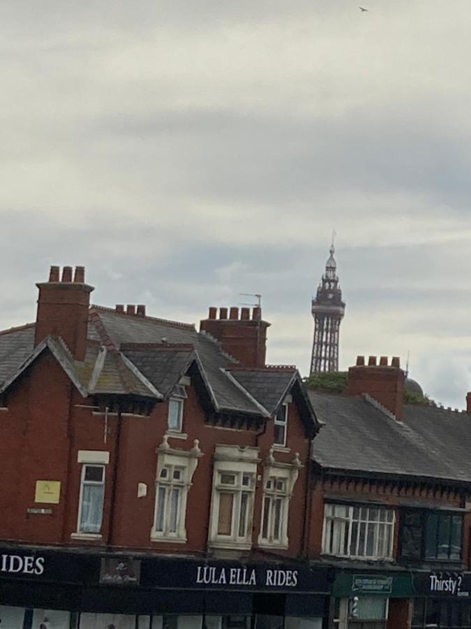 A Wave From It All Blackpool Extérieur photo